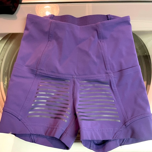 Lululemon Shorts - Picture 1 of 3